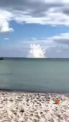 UFO SHOCKS WITH WATER AND EXPLODES WATCH THE VIDEO AND SHARE