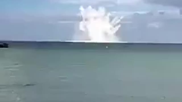 UFO SHOCKS WITH WATER AND EXPLODES WATCH THE VIDEO AND SHARE