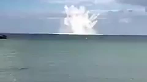 UFO SHOCKS WITH WATER AND EXPLODES WATCH THE VIDEO AND SHARE