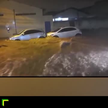 Forte chuva provoca alagamentos, queda de árvore e danos em rodovias na Bahia