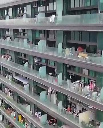 🇨🇳 W tym budynku w Chinach mieszka 20 000 osób. Ma supermarkety, sklepy, fryzjerów, apteki.