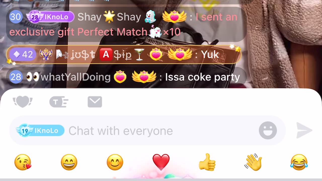 BIGOwars: Madam Lo does a line of Cokiana on live