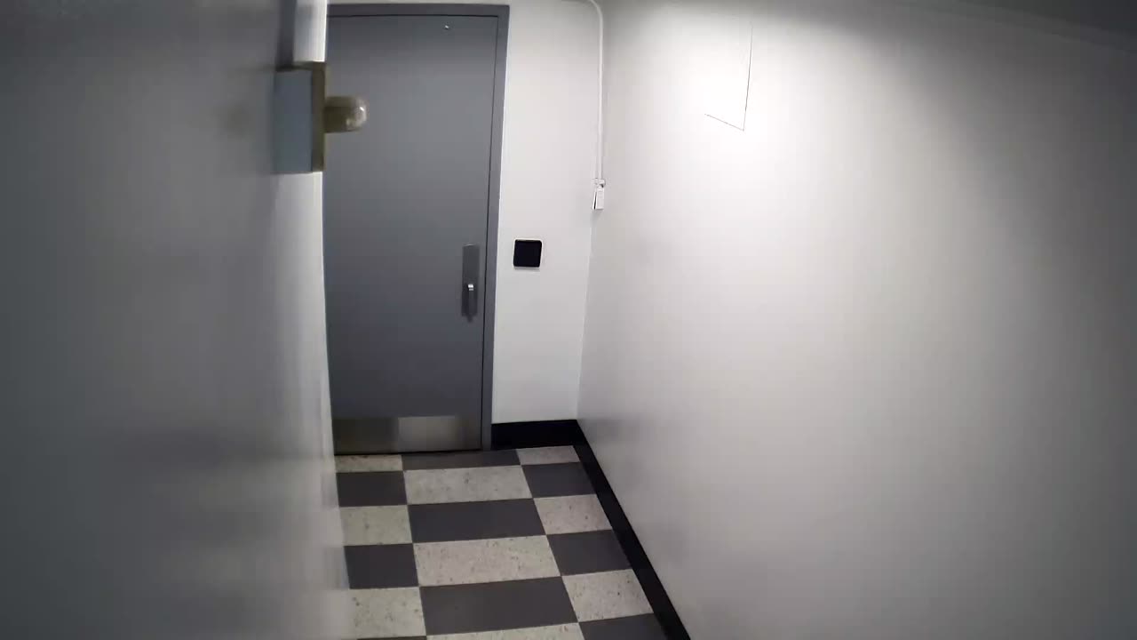 6172RHOBG3G302CStairwaySide_2021-01-05_00h40min01s160ms.mp4