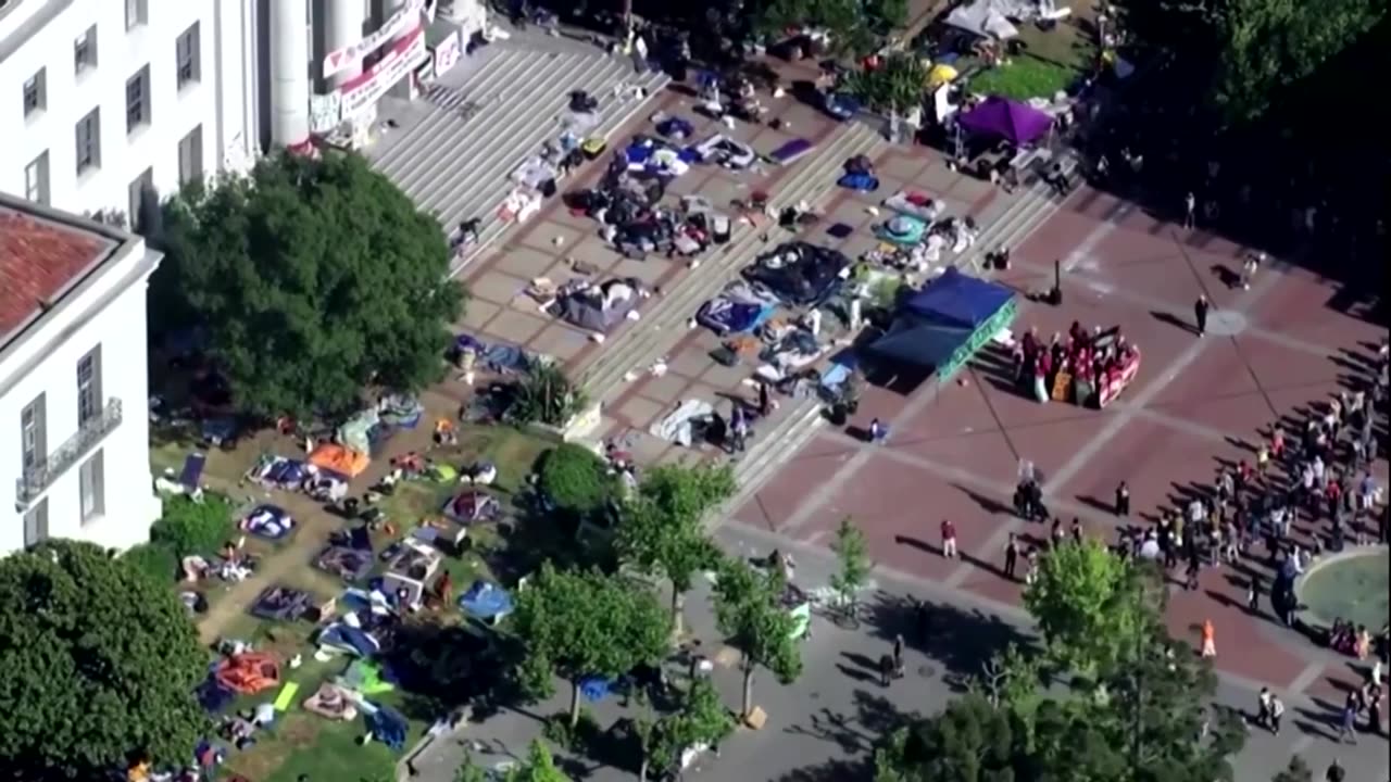 Protesters seen dismantling camp at UC Berkeley