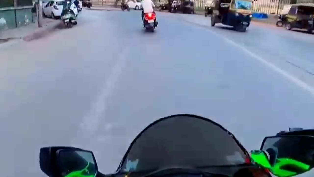 Kawasaki zx10r ke samne accident ho gaya