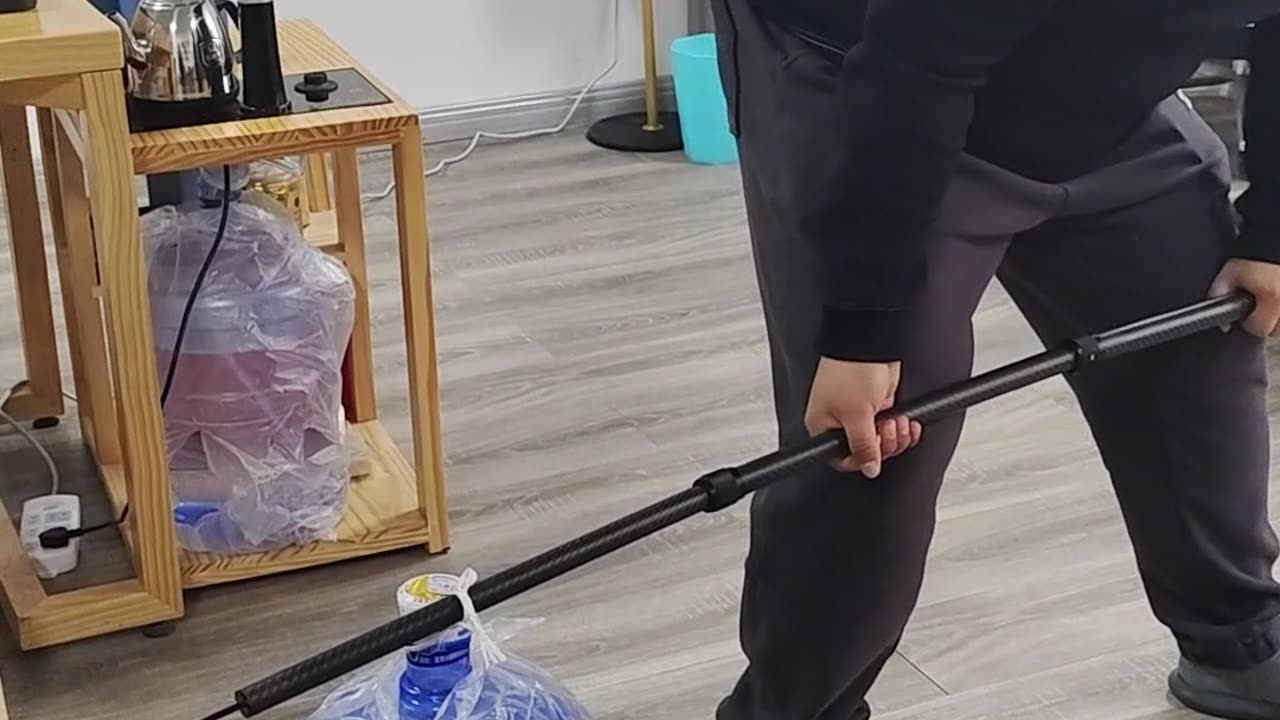 Brute force test! carbon fiber telescopic rods to lift 19-kilogram bucket