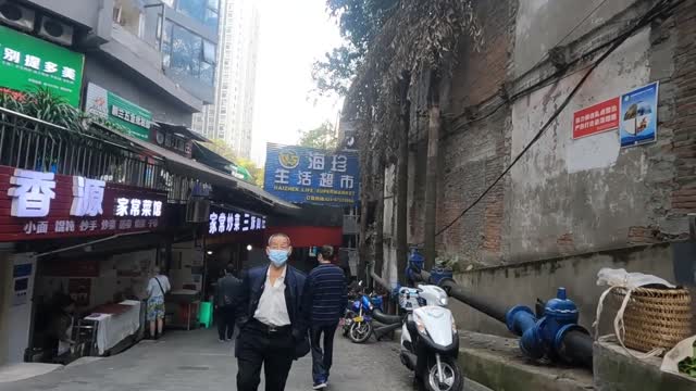 The life of the poor behind the streets of Chongqing China But you can find happiness here