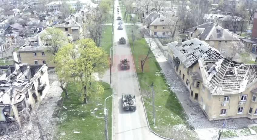 Legendární prapor DLR Somalli opouští po vítězné bitvě Mariupol a míří na východní frontu