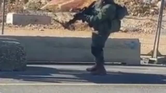 Muslim Terrorist Shot by IDF Before Stabbing Attempt