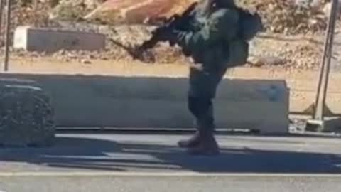 Muslim Terrorist Shot by IDF Before Stabbing Attempt