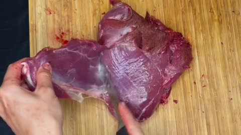 Butchering a deer hindquarter #venison #cooking #Recipe