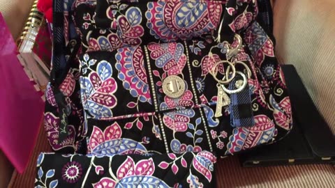 Vera Bradley Turn Lock Satchel Purse Alpine Floral. What can fit in it and what's in my bag.