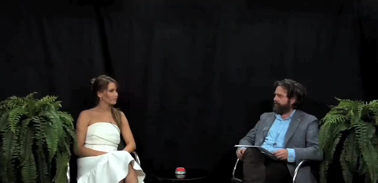 Jennifer Lawrence turns the table on her interveiwer