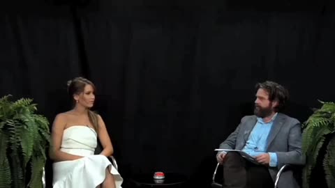 Jennifer Lawrence turns the table on her interveiwer