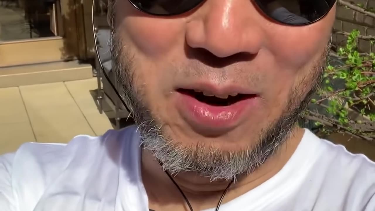 20190410文贵先生视频¹:刚刚有突发事件?很多战友发给我说larr king 还有俄罗斯美女又开始找我们事了……造我们谣了,还有很多基金打电话取消跟我的合作!