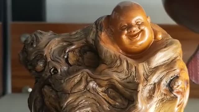 Very distinctive root carving