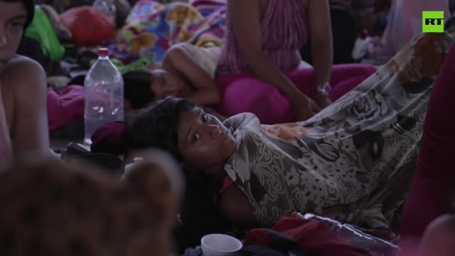 Migrant caravan heads across Mexico towards US border