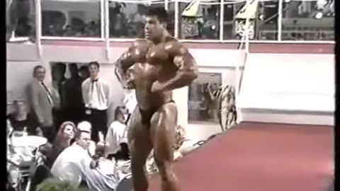 Lou Ferrigno Off Season Guest Posing (1993)