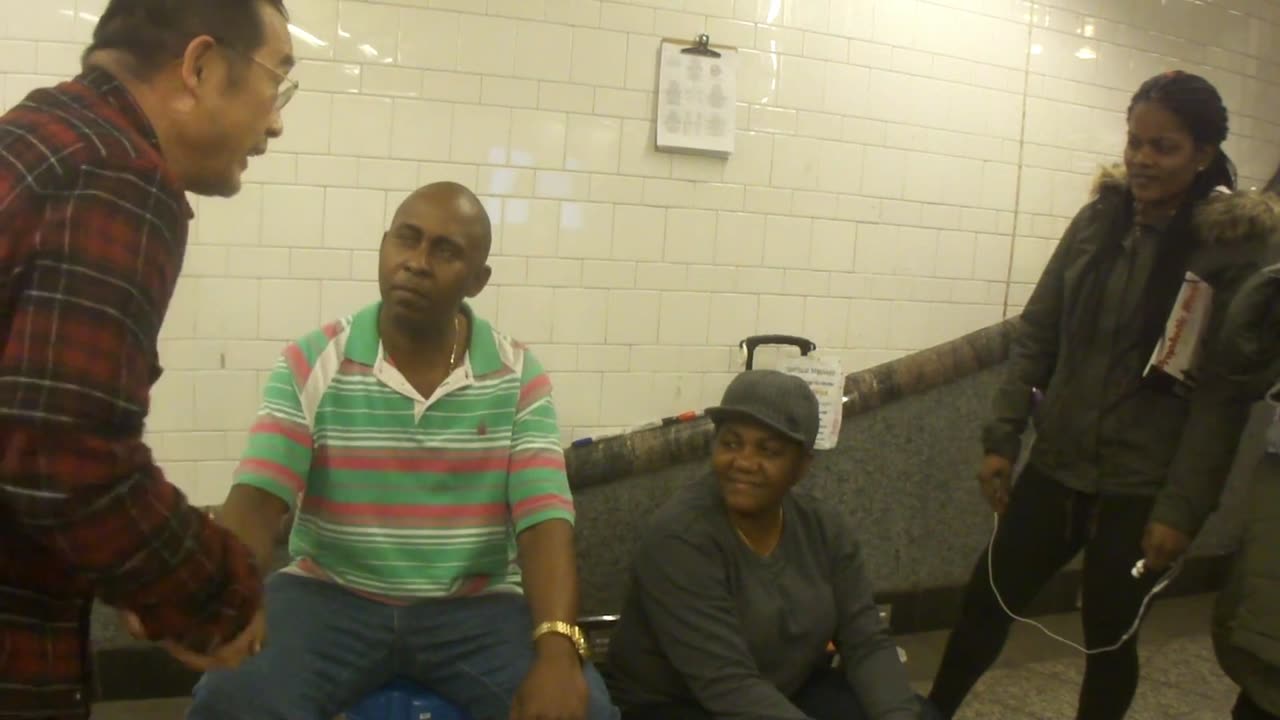Luodong Checks Chi Of Black Couple In Subway Station