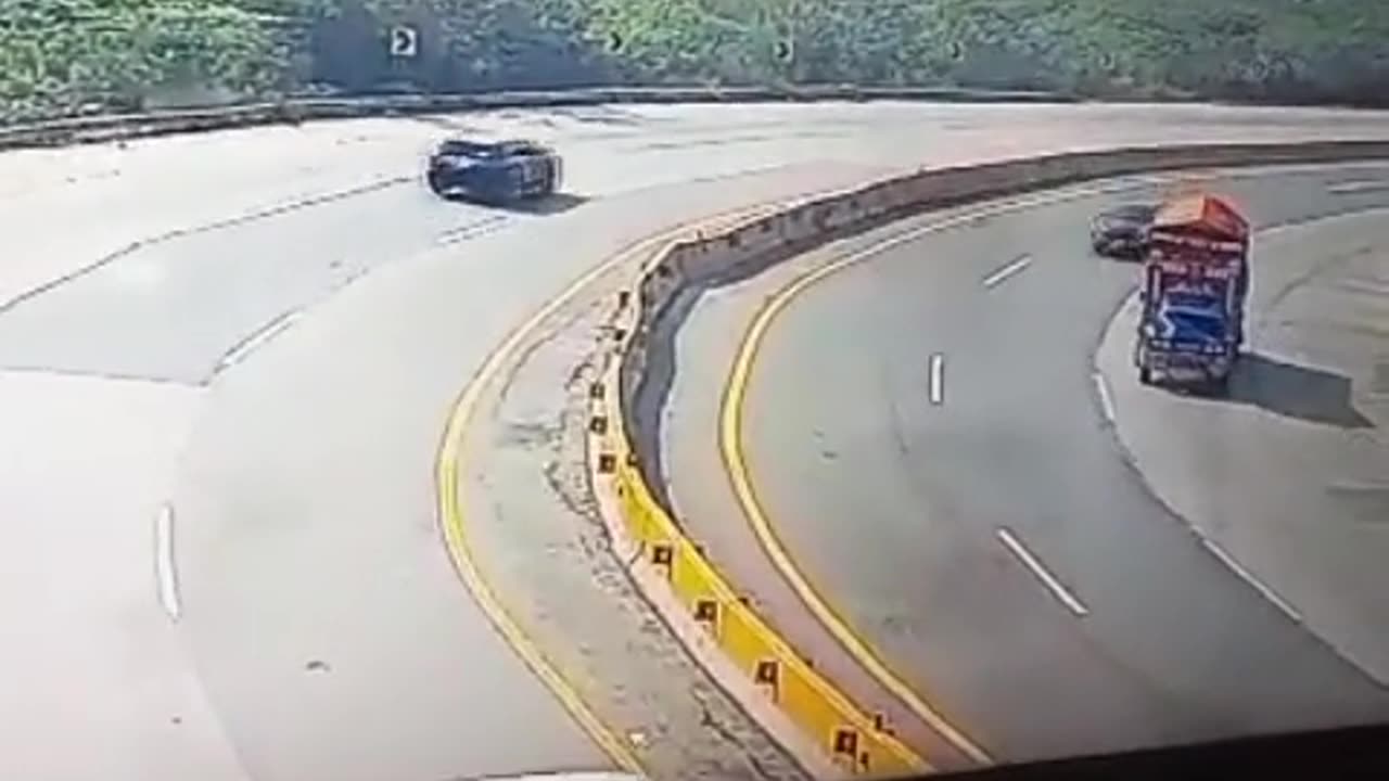 Kallar kahar acciedent cctv fotage