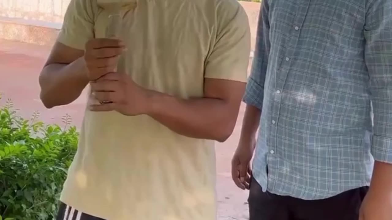 थोड़ा पहले बताते भाई 😂😂👌 #shorts #funnyshorts #youtubeshorts #comedyvideo #viral #viralshortvideo