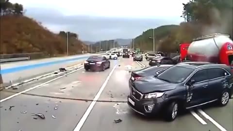 Vehicle pile-up accident ! guy just missed by seconds...