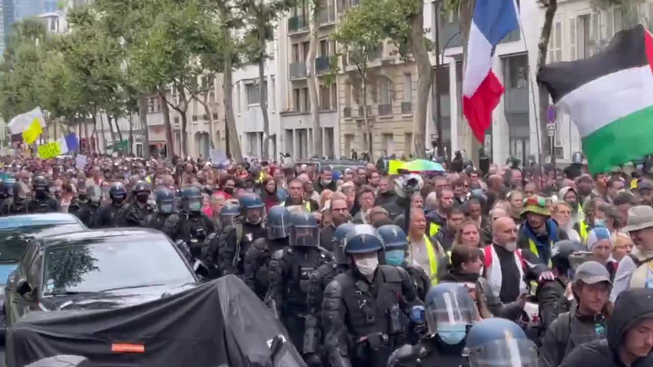 PHÁP LẠI XUỐNG ĐƯỜNG RẦM RỘ CHỐNG LẠI HỘ CHIẾU COVID 🇺🇸FRENCH OUT IN FORCE AGAIN TODAY AGAINST MACRON'S COVID PASSPORTS