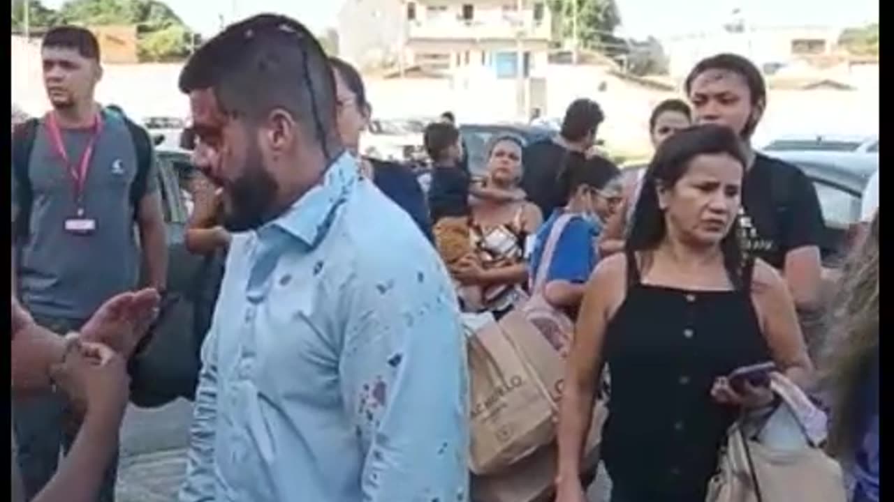 IncĂȘndio em shopping deixa duas pessoas mortas
