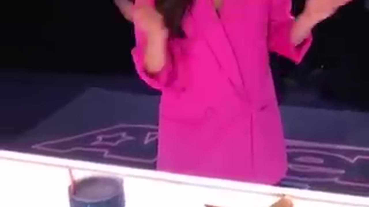 Her Magic Trick Is So Impressive She even surprised 😯😯😯 herself 😍