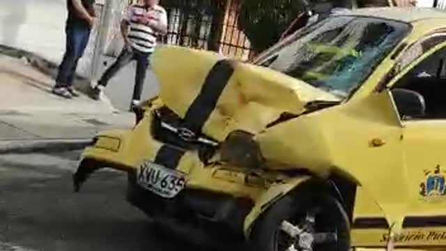 Tres personas resultaron heridas tras fuerte accidente en Bucaramanga