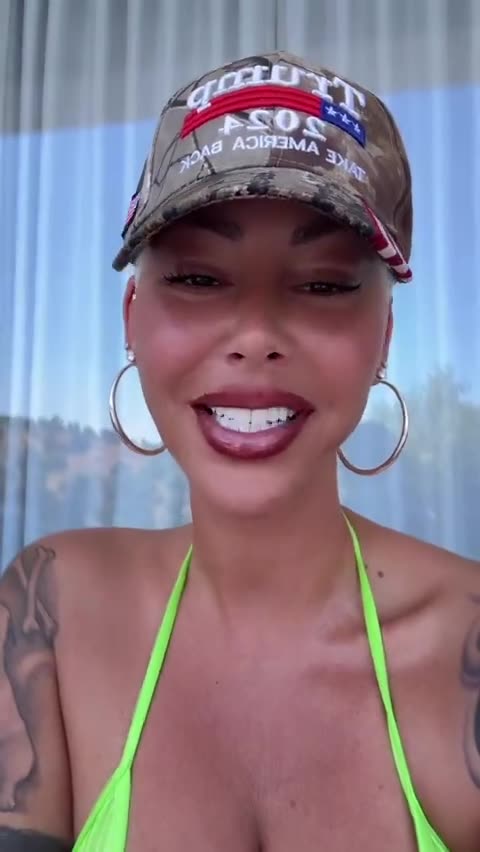 Amber Rose: Stop lyingggg FAKE NEWS…. Weirdos 🙄