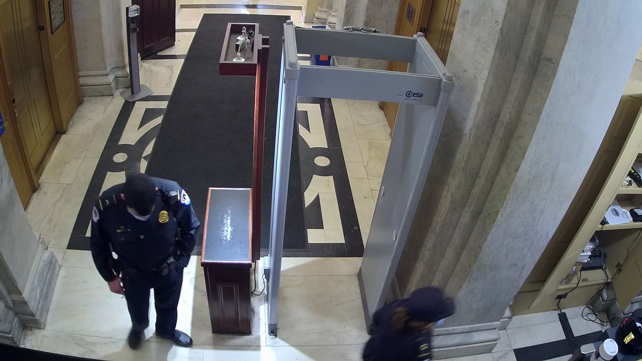 0163USCH01HouseCarriageDoor_2021-01-06_10h26min43s793ms.mp4