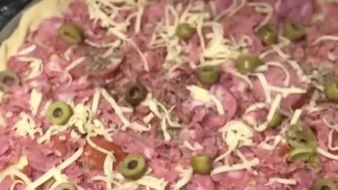 Check out this Calabresa Pizza recipe that is simply irresistible!