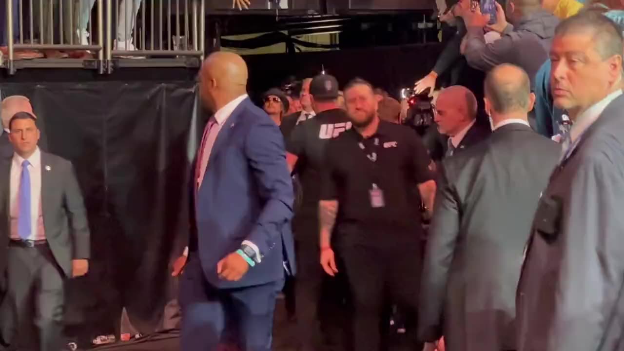 This is epic. President Trump, Kid Rock and Tucker Carlson are hanging out at the UFC fight