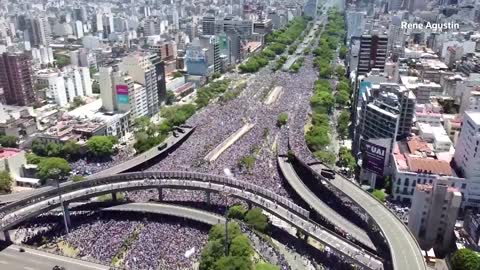 Jubilant crowds in Buenos Aires for victory parade