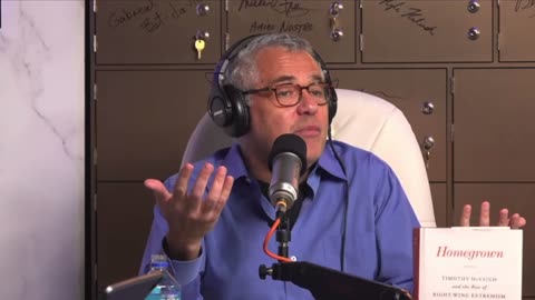 Ex-CNN Analyst Jeffrey Toobin Actually Defends Hillary Clinton Destroying Classified Emails