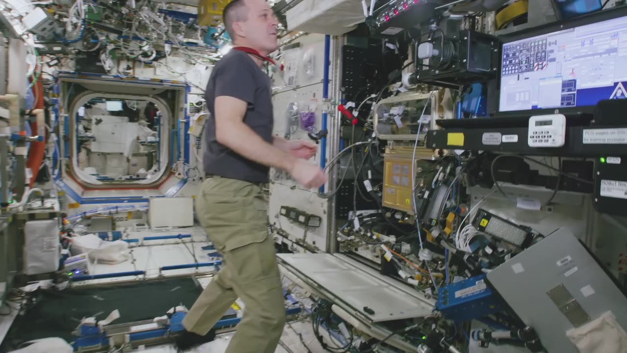 Stunning 8K Views from Space: Astronauts at Work in High-Def Splendor!