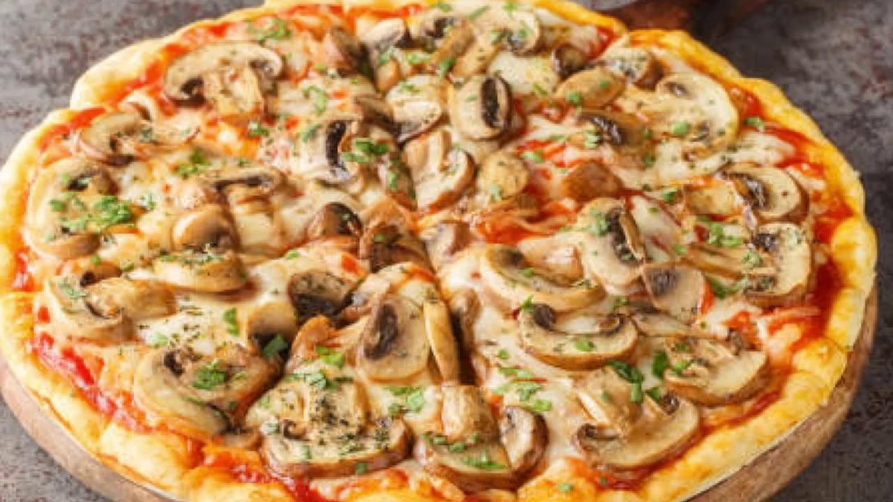 Delicious Qatari Pizza: A Gourmet Culinary Fusion