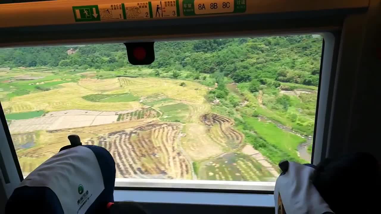 Jumping On/Off - High Speed Trains in China