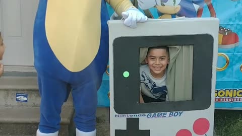 See this blue hedgehog pal poses for pictures with the Gameboy photo prop