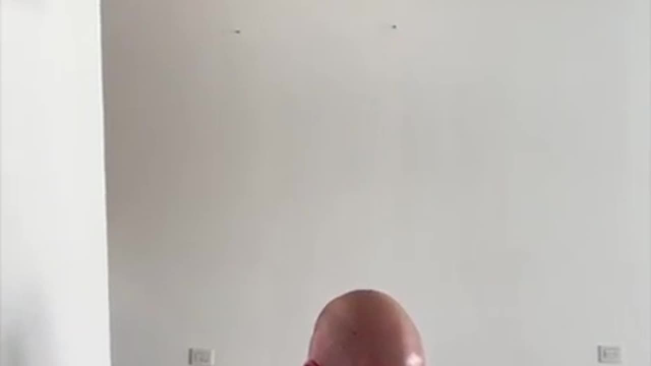 Live Leak~Best prank𤣠over the bald