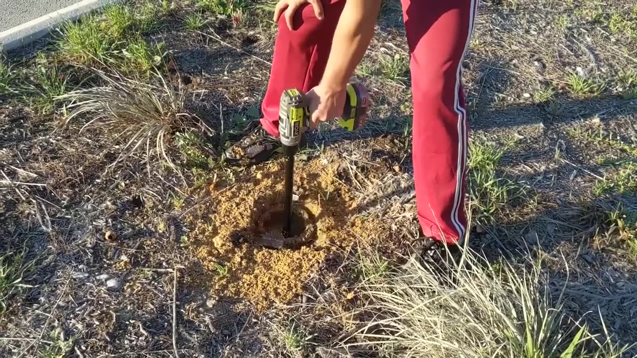 Trying out the 80 x 600mm Auger on Bad Soil for Trench Composting and Succulents