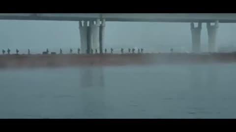I soldati russi si ritirano e lasciano Kherson a piedi
