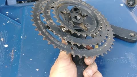 Suntour triple crankset. Square