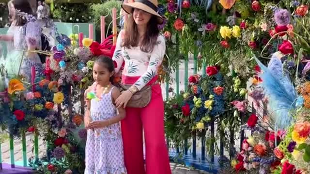 The largest FLOWER FESTIVAL just started in NYC