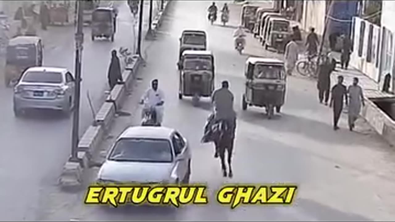 Dangerous accident of horse and rickshaw