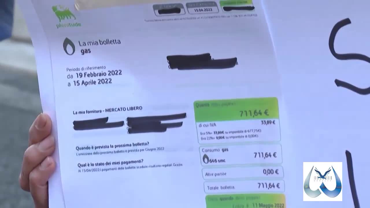 People in Rome Protest Cost-of-Living Crisis, Burn Energy Bills