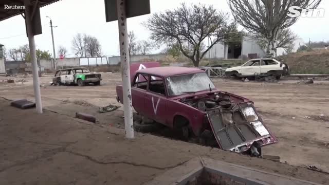 Kherson residents celebrate Ukrainian troops for second day after Russians fled