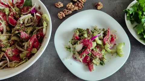 Georgian salad with nut-garlic dressing