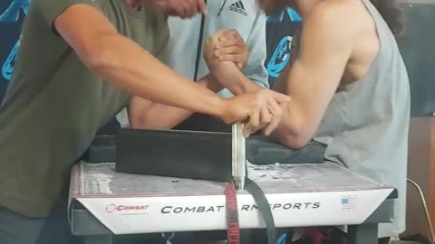 Armwrestling!! Left Handed Under 75kg, NZ Tournament